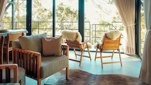 Comfort Cabin, Mountain View | Living area