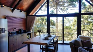 Comfort Cabin, Mountain View | In-room dining