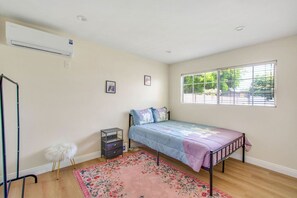 3 slaapkamers, een bureau, gratis wifi, beddengoed