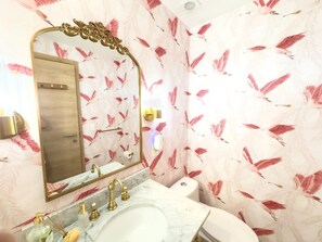 Shower, hair dryer, towels, toilet paper - Luxury Oceanview Retreat Minutes from Valle’s Wineries & Gourmet Dining (El Sauzal)