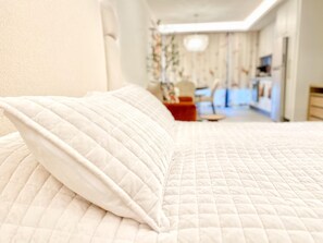 1 bedroom, desk, WiFi, bed sheets - Luxury Oceanview Retreat Minutes from Valle’s Wineries & Gourmet Dining (El Sauzal)