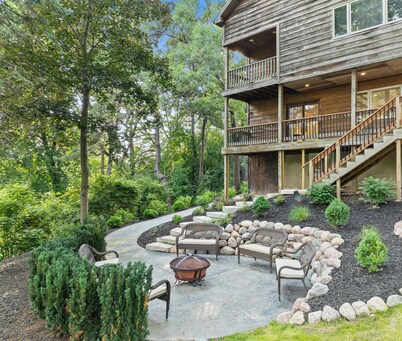 Pine Point |10 Mins to Wilmot Ski | Pier |Lake Mary| Fire Pit| Artsy| Lakehouse| Grill |Walk to Lake