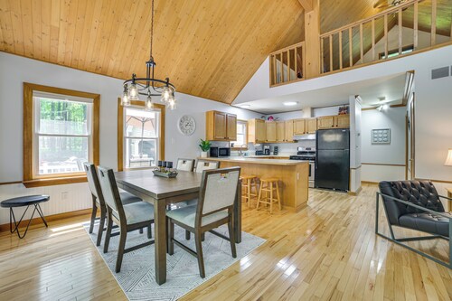 Higgins Lake Retreat: Dock Access, Close to Beach!