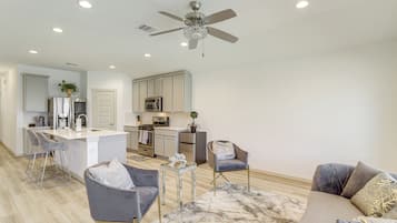 TV, lettore DVD, libri