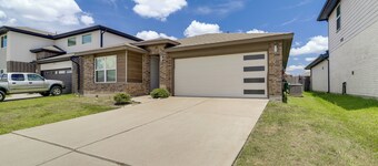 Fenced Yard & Home Office: Quiet Home in Richmond