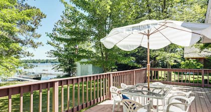 Solberg Lake House: Dock, Deck + Stunning Views!