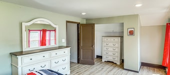 Quaint Family Retreat in Fairbury!