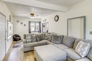 TV - Quaint Family Retreat in Fairbury! (Fairbury)