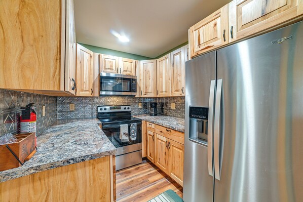 Fridge, microwave, stovetop, dishwasher