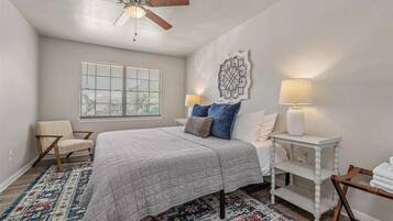 2 quartos, ferros/tábuas de passar roupa, Wi-Fi de cortesia