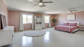 4 Schlafzimmer, Schreibtisch, Bügeleisen/Bügelbrett, Reisekinderbett