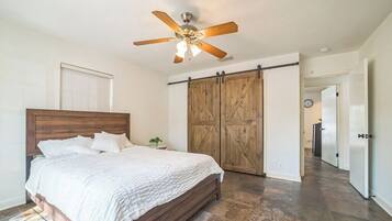 Ferros/tábuas de passar roupa, Wi-Fi, roupa de cama