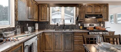 雪櫃、微波爐、焗爐、爐具