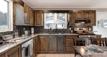 Stylish Sudbury Stay | Hot Tub | Pet-Friendly | Great for Families