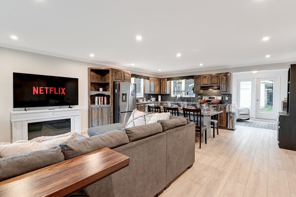 Smart TV, fireplace, books, computer monitors