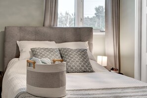 3 bedrooms, desk, iron/ironing board, travel cot