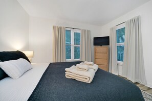 2 bedrooms, desk, free WiFi, bed sheets