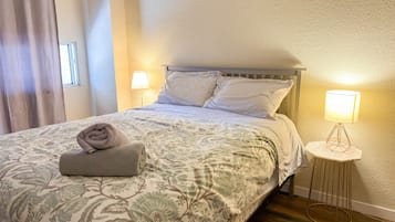 1 bedroom, iron/ironing board, internet, bed sheets