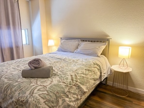 Iron/ironing board, Internet, bed sheets