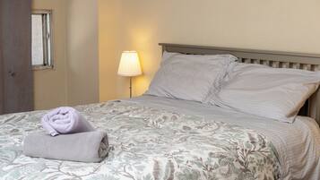 1 chambre, fer et planche à repasser, accès Internet, draps fournis