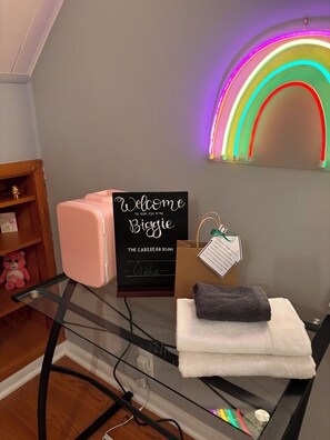 Miscellaneous -  4-bedroom house in brilliant Westmont with huge parking spaces. (Westmont)