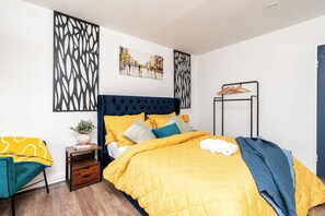 3 slaapkamers, een bureau, een strijkplank/strijkijzer, wifi