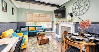 Cozy apartment, 10 min from B'ham Airport/NEC/HS2 sleeps up to 6, King bed, Wifi