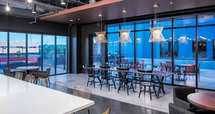 Sleepover | Vibrant Studio - Downtown Des Moines
