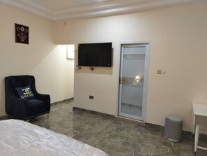 1 habitación, tabla de planchar con plancha, wifi y ropa de cama