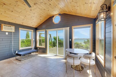 Perfect 5-bedroom house with private beach, indoor pool, in charming Carsonville