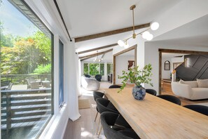 Dining - Perfect 5-bedroom house with private beach, indoor pool, in charming Carsonville (Carsonville)