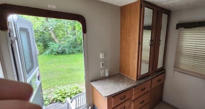 2-bedroom camper w Br/Ac + access to Happy Place Fish Farm utilities/recreation.