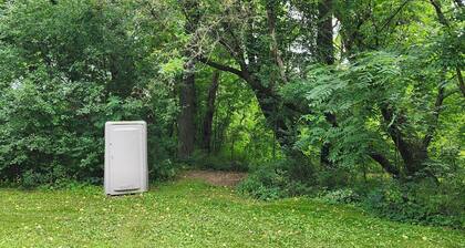 2-bedroom camper w Br/Ac + access to Happy Place Fish Farm utilities/recreation.