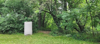 2-bedroom camper w Br/Ac + access to Happy Place Fish Farm utilities/recreation.