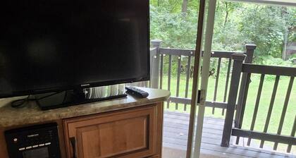 2-bedroom camper w Br/Ac + access to Happy Place Fish Farm utilities/recreation.