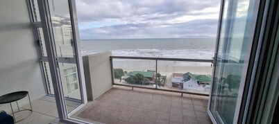 9th Floor 3 Bedroom Seafront Apartment Strand