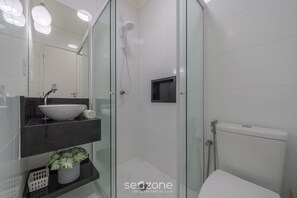 Basic Apartment | Bilik Mandi | Pancuran mandi 