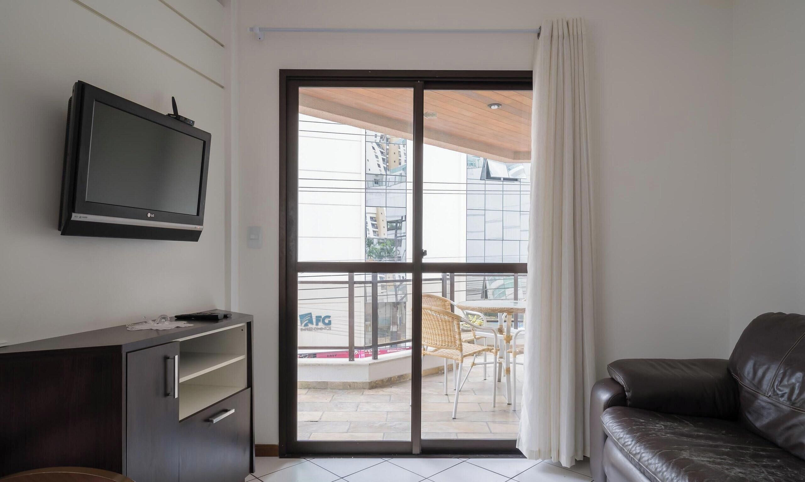 Basic Apartment | Living area