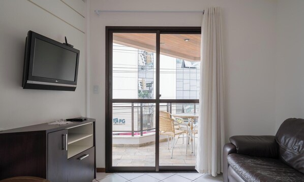 Basic Apartment | Living area - Apartment w Balcony 250m From Praia Central Erj101 (Balneário Camboriú)