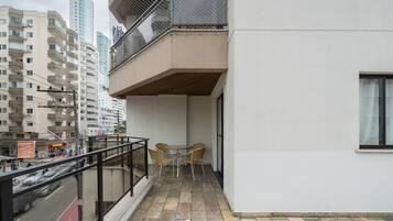 Apartamento básico | Opções para refeição ao ar livre