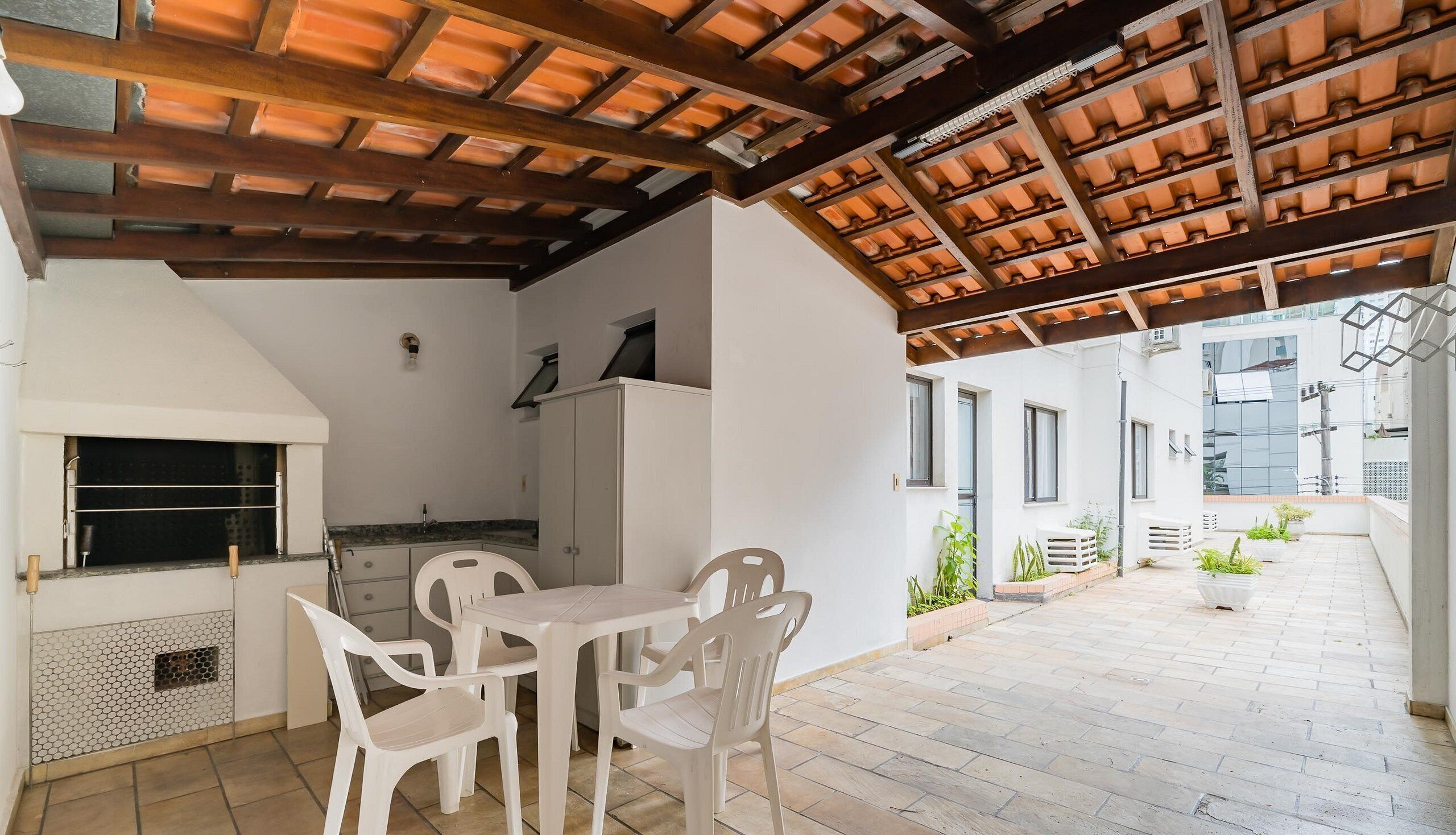 Basic Apartment | Outdoor dining