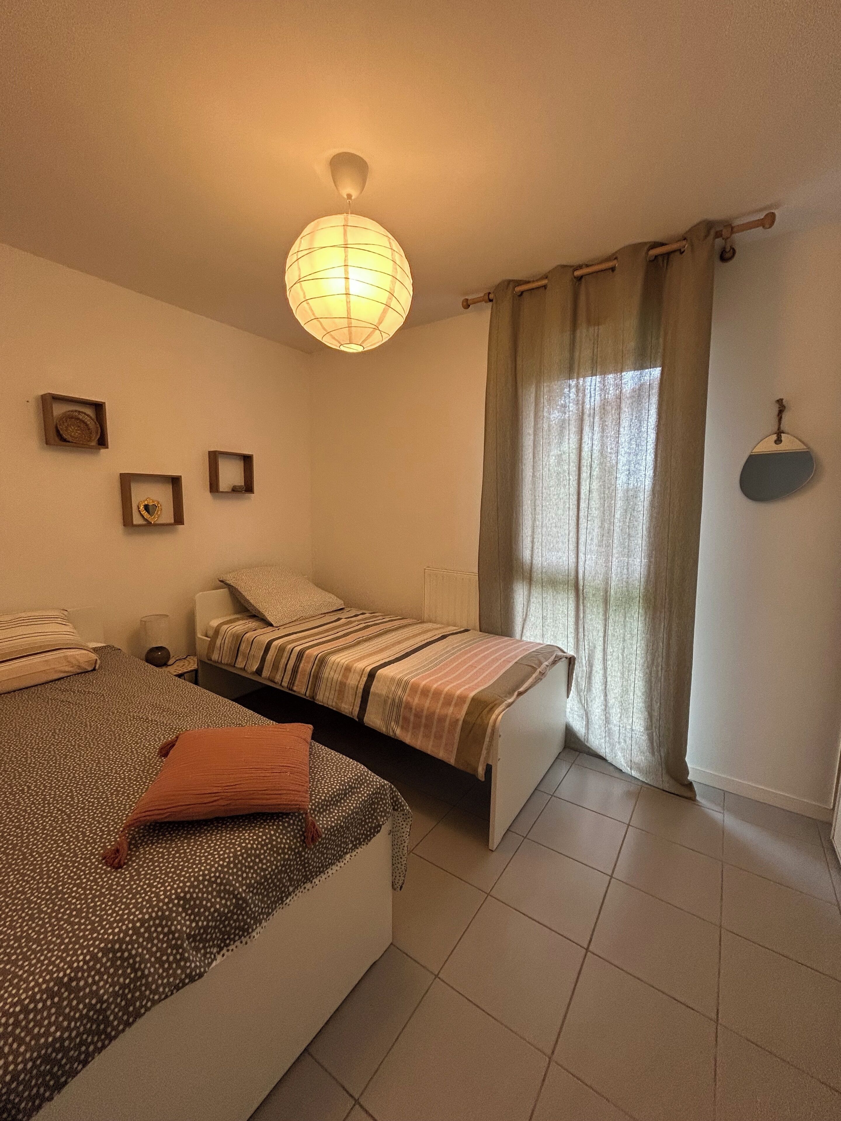 2 habitaciones, tabla de planchar con plancha y wifi 