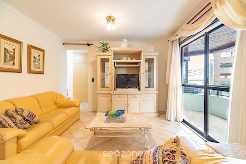 3BR Apt w/ BBQ 80m From Beach Erv0101