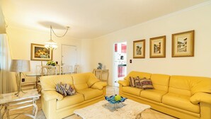 Living area - Apartment with barbecue, 3 bedrooms ERV0101 (Balneário Camboriú)