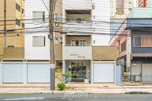 Exterior detail - Apartment in BC Center With Side sea View Erz0502 (Balneário Camboriú)