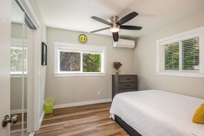 2 habitaciones, escritorio, tabla de planchar con plancha y wifi gratis
