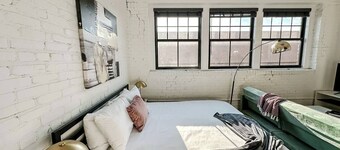 Sleepover | Tasteful Studio + Parking - Wichita
