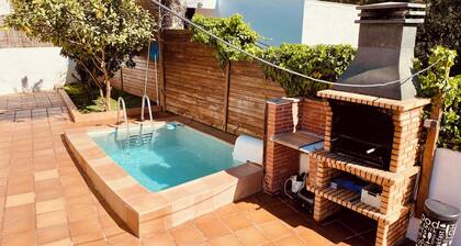 House with swimming pool next to Barcelona, pets are welcome!