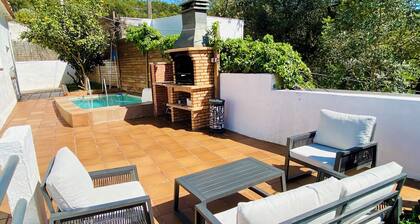 House with swimming pool next to Barcelona, pets are welcome!