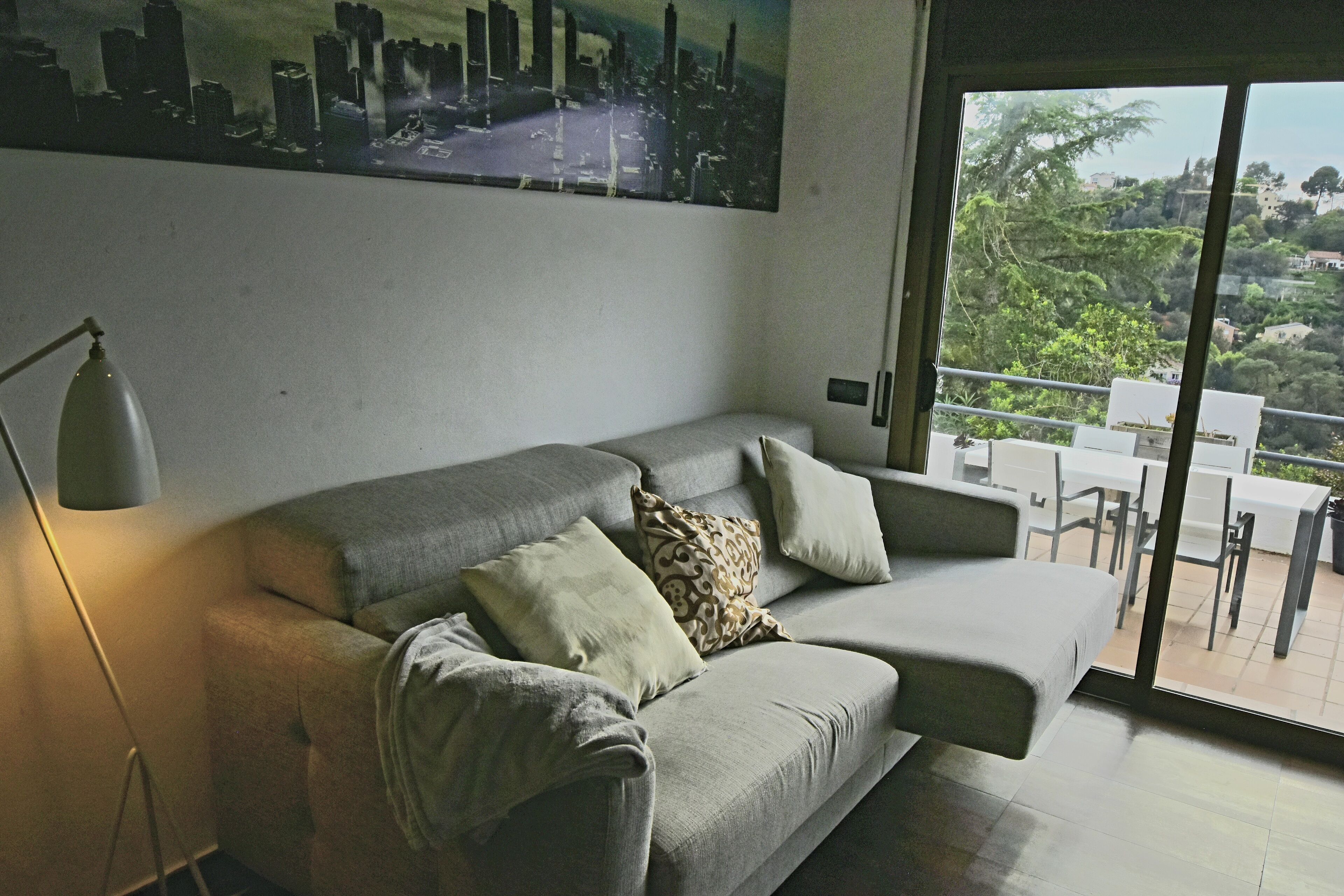 Una Smart TV, libros